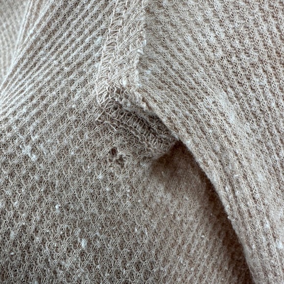 We The Free Beige Long Sleeve Scoop Neck The Incredible Tee Top Medium FLAWED - Picture 7 of 14